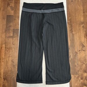 002 Lululemon Athletica Black Pinstripe Cropped Leggings